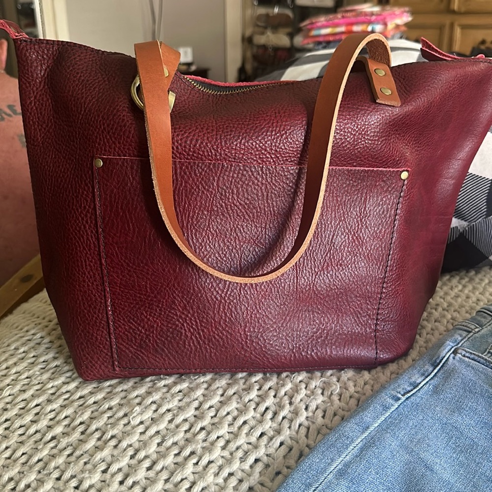 Portland leather goods medium sangria zip.